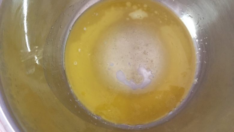 咖啡硬脆饼干,隔水加热,使黄油融化成液体