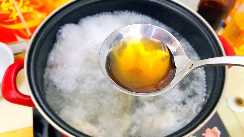 金腿银骨青菜汤
,加入一勺料酒!