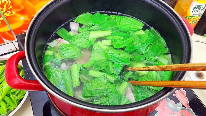 金腿银骨青菜汤
,再中火煮7.8分钟!
开盖煮,不用再盖上锅盖!