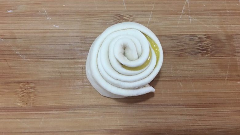 鸡蛋灌饼,卷成如图形状