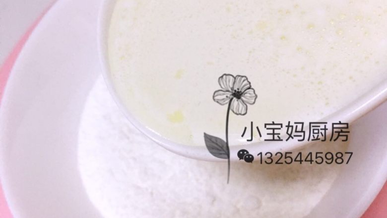 宝宝版年糕,糯米粉与配方奶拌匀