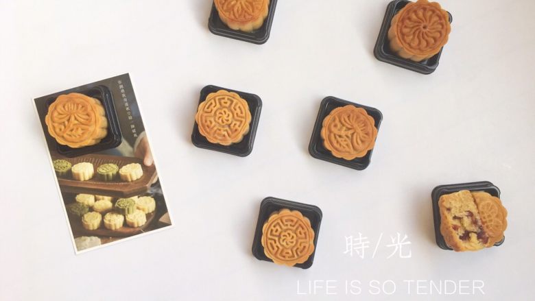 蔓越莓椰蓉月饼,这是第二天回油的月饼,颜色很漂亮