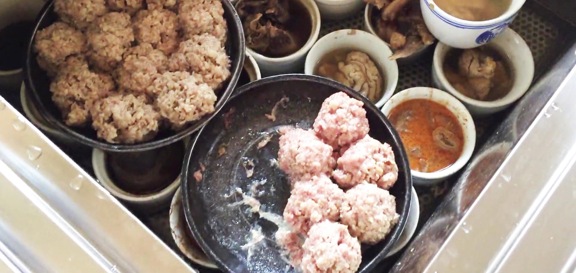 厦门人爱吃的沙茶面，配料就有近20多种