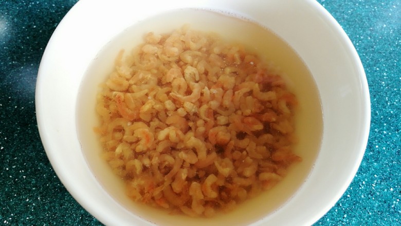 石蛤蟆水饺(博山水饺的包法),<a style='color:red;display:inline-block;' href='/shicai/ 1694'>海米</a>用水泡一小时。