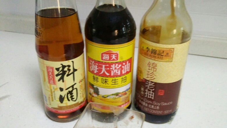 酱鸡爪,准备好调料。