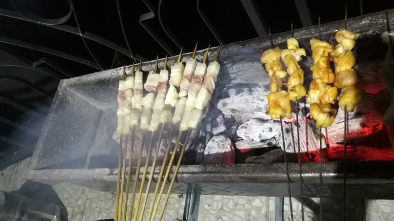 烧烤吧！烤肉季！图片顺序可能有点乱！无所谓了，大家都明白！,进行中