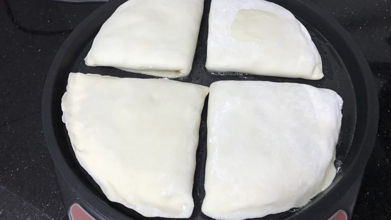 #咸味#~酱香千层饼,把饼子放进去煎