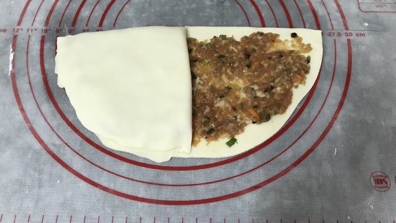 #咸味#~酱香千层饼,再继续对折起来⬆️