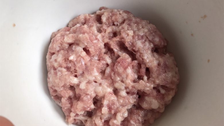 吃豆腐~豆腐窝蛋,<a style='color:red;display:inline-block;' href='/shicai/ 414'>猪肉</a>剁碎