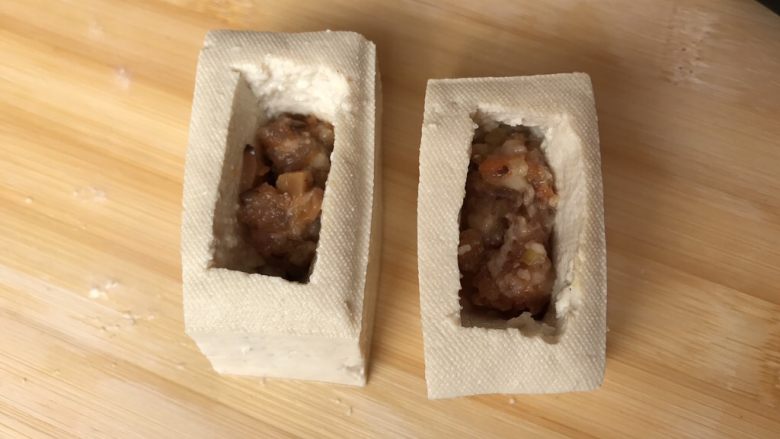 吃豆腐~豆腐窝蛋,填入肉未