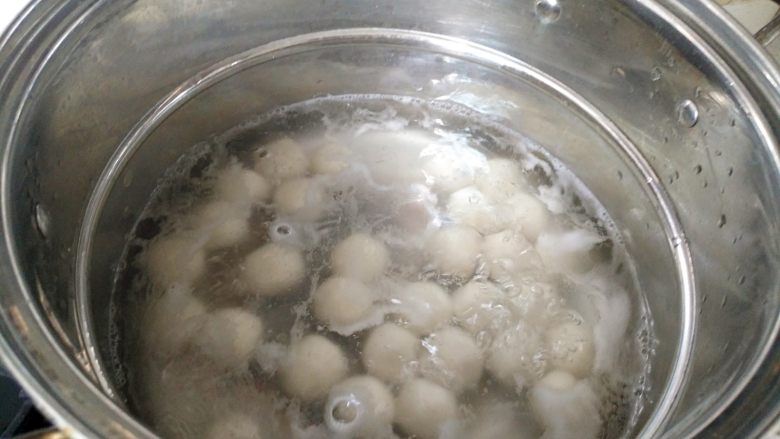 人气小吃糖不甩,煮至圆子全部浮起即可关火