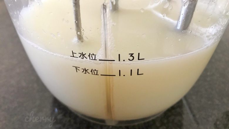 吃豆腐~豆子与豆腐的碰撞,豆浆做完后备用。