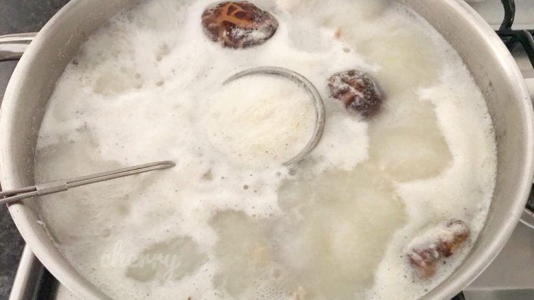 吃豆腐~豆子与豆腐的碰撞,撇去浮沫,
