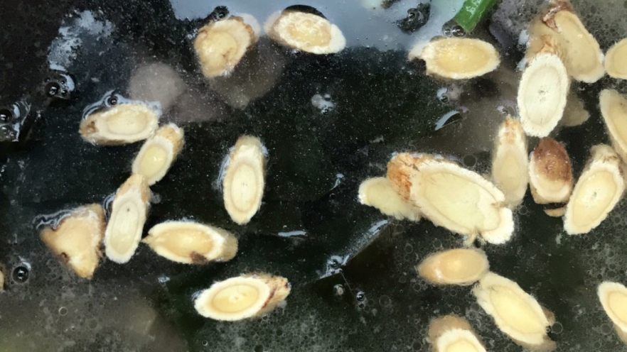 去燥补气补典排骨汤