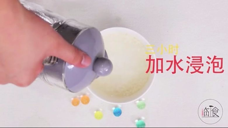 这样做锅巴,一口下去香掉牙!,<a style='color:red;display:inline-block;' href='/shicai/ 498'>糯米</a>加水浸泡三小时