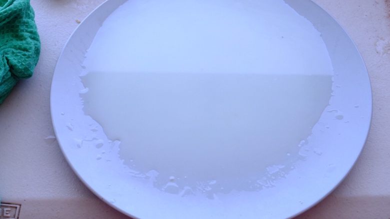 #吃豆腐#豆腐“芝士”蛋糕
(食物替换系列4)
,如图 我挤压出了不少水 注意 挤压好的豆腐越干 出来的成品就不会软塌