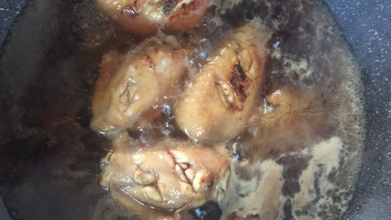 照烧鸡翅饭➕蛋羹（超细腻光滑）,加清水盖过鸡翅、加<a style='color:red;display:inline-block;' href='/shicai/ 866'>冰糖</a>煮到收汁即可。