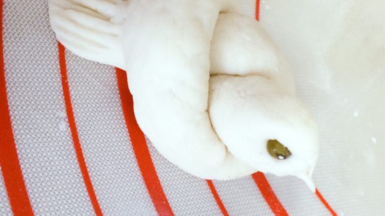 无添加鸽子馒头,一只鸽子做好了,剩下的按这个方法继续