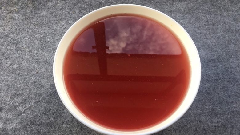 红菇炖土鸡~补血必选!,把它留下来,等一下用于炖鸡。