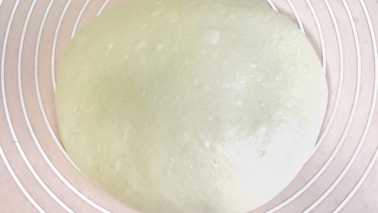 一次性发酵健康营养的白吐司,团圆面团,光滑细腻,有微量起泡