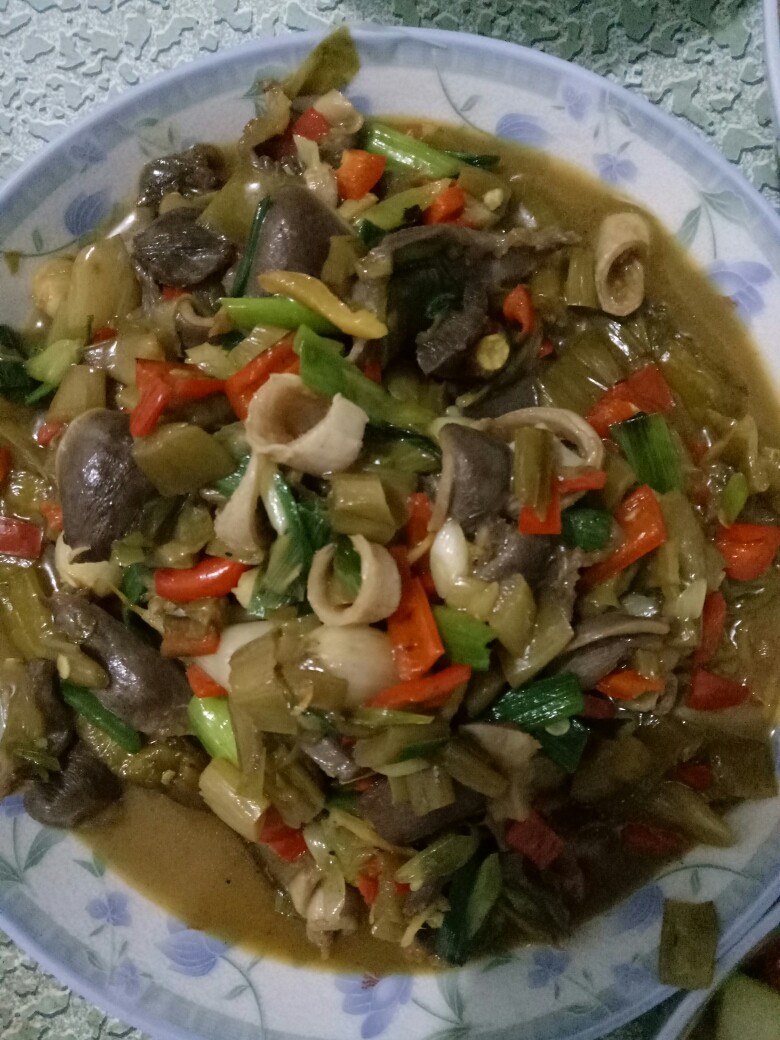酸芋荷炒鸭杂