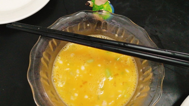滑蛋虾仁,加盐,葱白