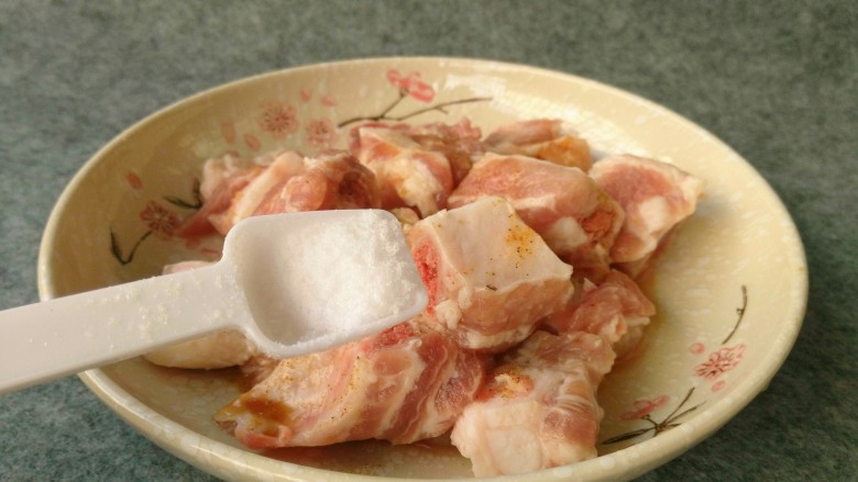 #辣味#剁椒豆鼓蒸排骨,少许食盐,剁椒是咸的,盐要少加。