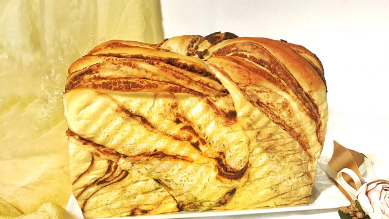 椰香浓郁的大理石豆沙吐司(一次性发酵),成品图