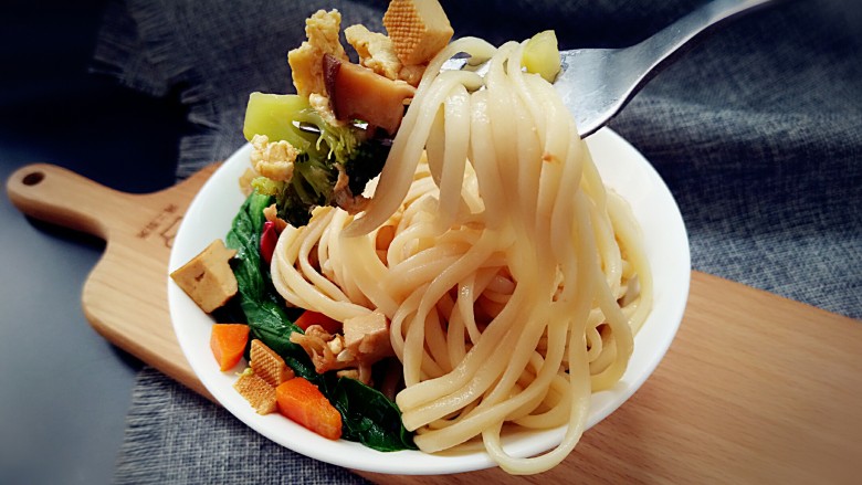 酸汤鲜味面,一碗不够,再来一碗😄