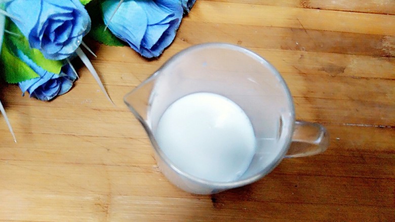 牛奶鸡蛋布丁,<a style='color:red;display:inline-block;' href='/shicai/ 219'>牛奶</a>80毫升