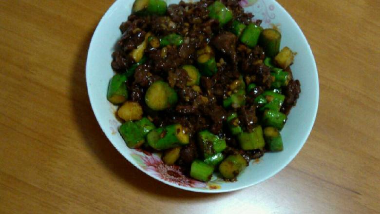 芦笋炒牛肉粒