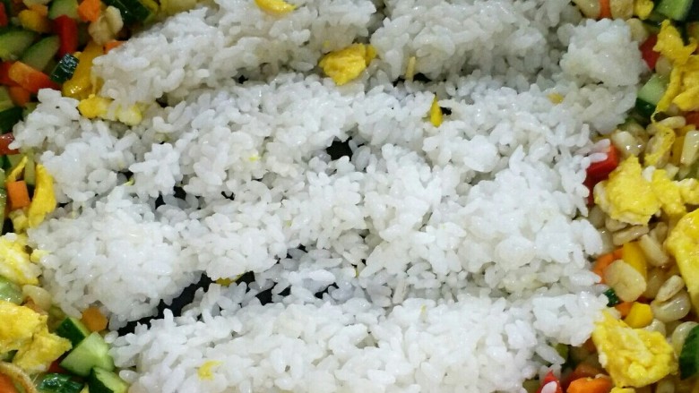 什锦炒饭,加入<a style='color:red;display:inline-block;' href='/shicai/ 507'>米饭</a>