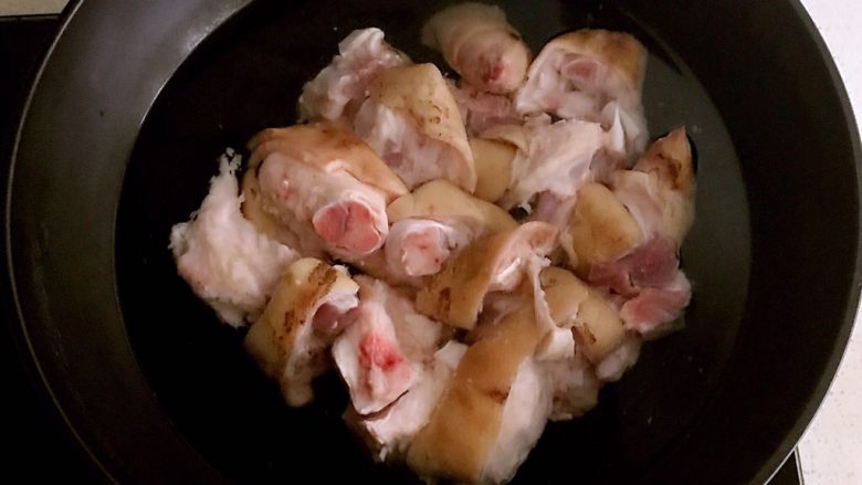 糖醋菜+冰糖猪手,凉水下锅,水开后焯5分钟