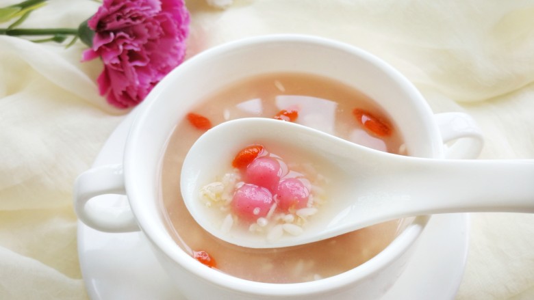 美少女粉红圆子燕麦酒酿