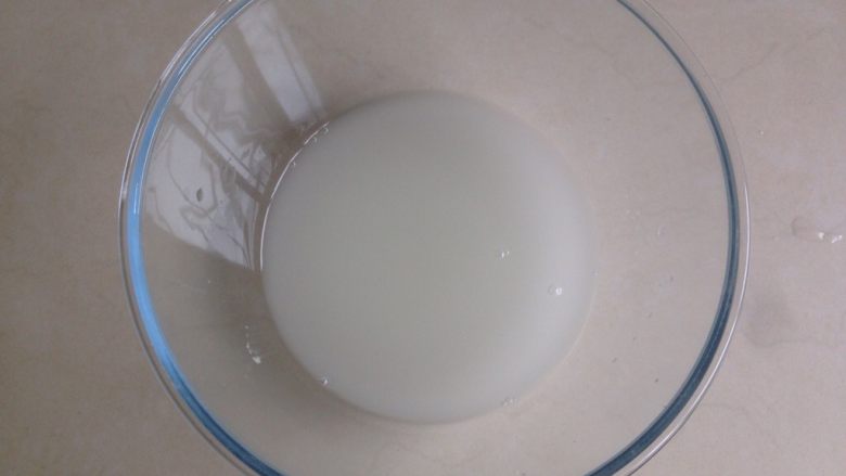 夏巴塔面包,先做液种,酵母溶于水