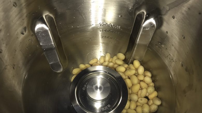 传统石磨技术,做出醇香豆浆,加水到1200ml