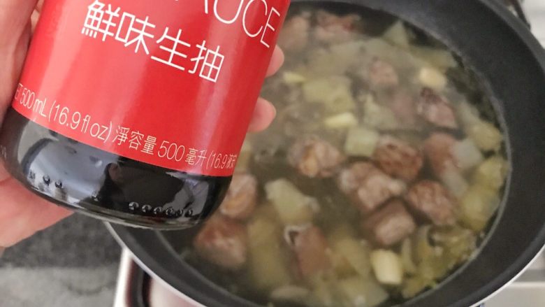 蔬菜牛肉汤煲,3汤勺的<a style='color:red;display:inline-block;' href='/shicai/ 788'>生抽</a>,