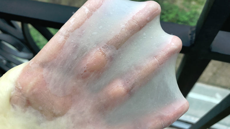 12连汉堡小面包,继续高速揉面20分钟,揉至面团出膜。