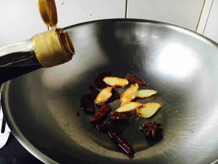 #咸味# 老天津卫特色酱牛肉,放入50g<a style='color:red;display:inline-block;' href='/shicai/ 788'>生抽</a>