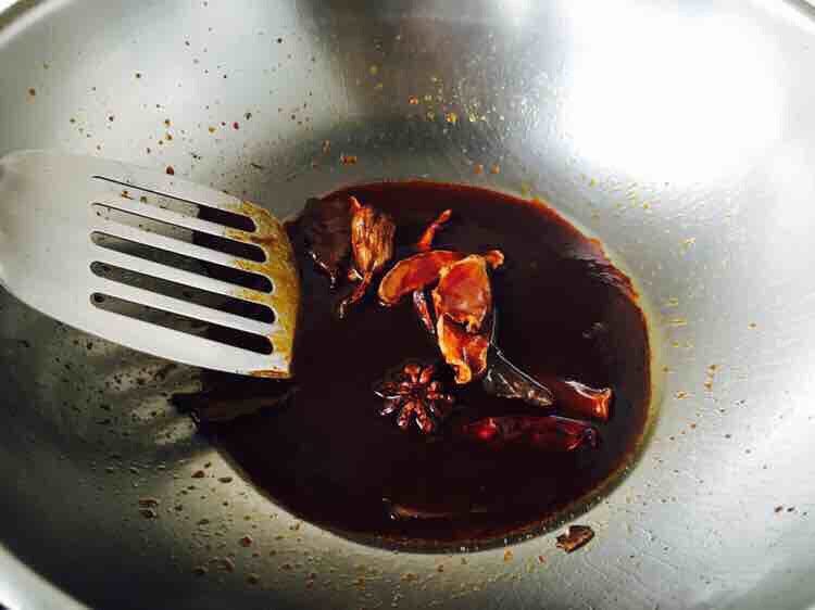 #咸味# 老天津卫特色酱牛肉,小火炒出香味,立即关火。