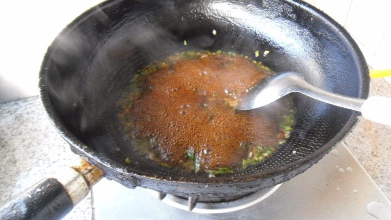 焦熘茄条, 加少许水烧开,加盐调味