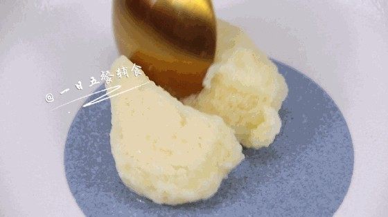 白菜鱼丸 宝宝健康辅食,龙利鱼+鸡蛋, 轻轻一压,碎成泥,你说嫩不嫩?