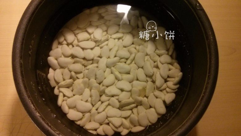 黑美人【奶香曲奇广式月饼】附：自制芸豆馅,自制[奶香<a style='color:red;display:inline-block;' href='/shicai/ 7368'>白芸豆</a>馅]：
<a style='color:red;display:inline-block;' href='/shicai/ 7368'>白芸豆</a>提前一夜用清水浸泡