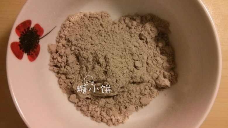 黑美人【奶香曲奇广式月饼】附：自制芸豆馅,制作可可色[黑美人饼皮]：
中筋面粉（普通面粉）55G和<a style='color:red;display:inline-block;' href='/shicai/ 920'>可可粉</a>10G混合