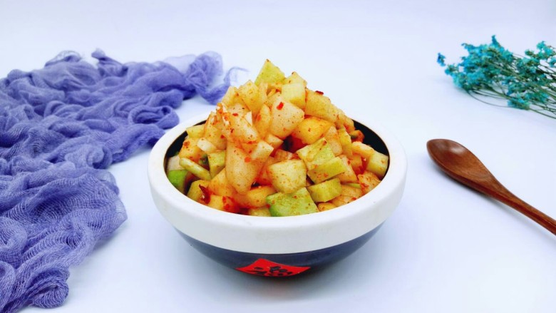 #辣味#开胃小菜~酸辣萝卜丁,装入器具中,开胃小菜,更是粥的伴侣。