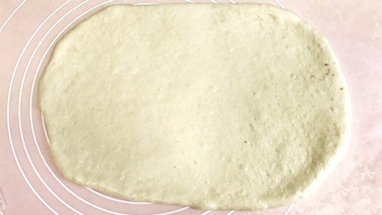 椰香浓郁的大理石豆沙吐司(一次性发酵),不需要松弛,立即用擀面杖擀开,大小为35*25cm的长方形