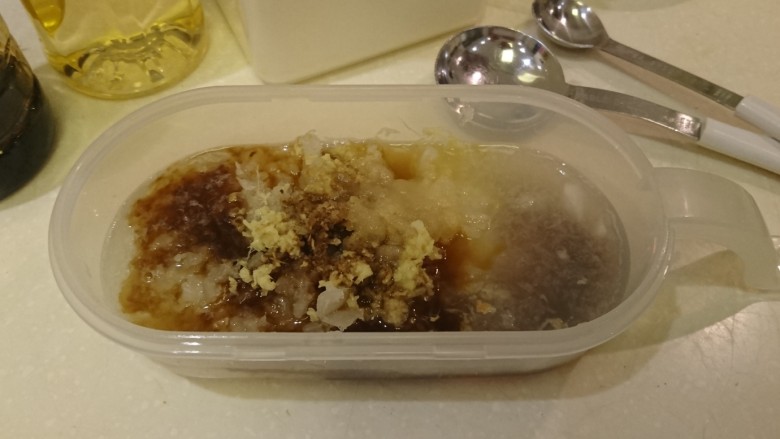 日式姜汁燒肉,2T薄盐酱油/1T米淋/1T白糖,照分量加入。