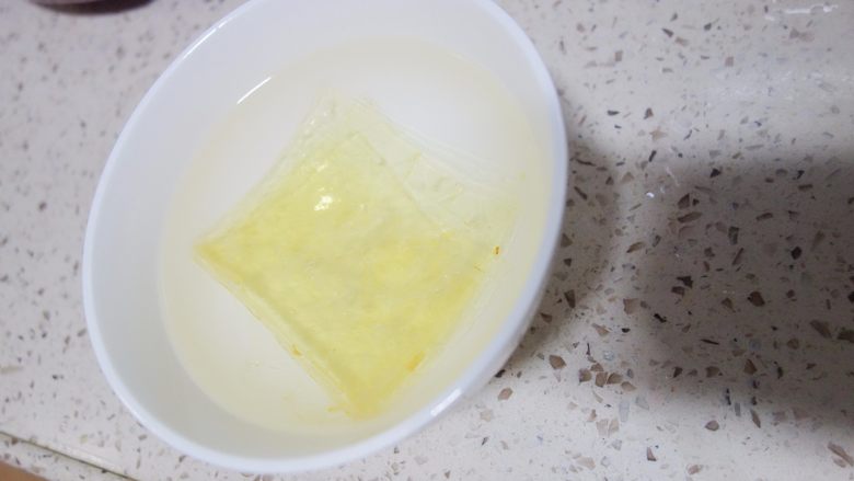 香草慕斯独角兽慕斯., 提前将5g吉利丁泡冰水备用