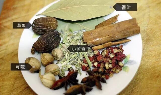 这样的羊肉你没吃过,当羊排君遇上梨妹妹,控掉羊排的水分的同时,准备好这些干料