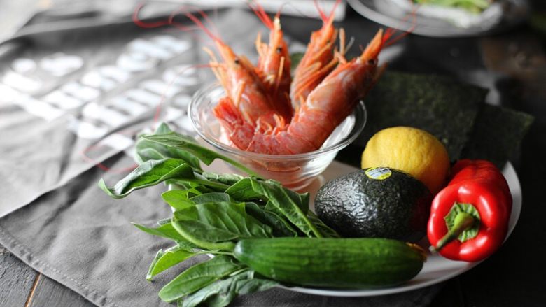 炸虾寿司卷,主要材料备齐;